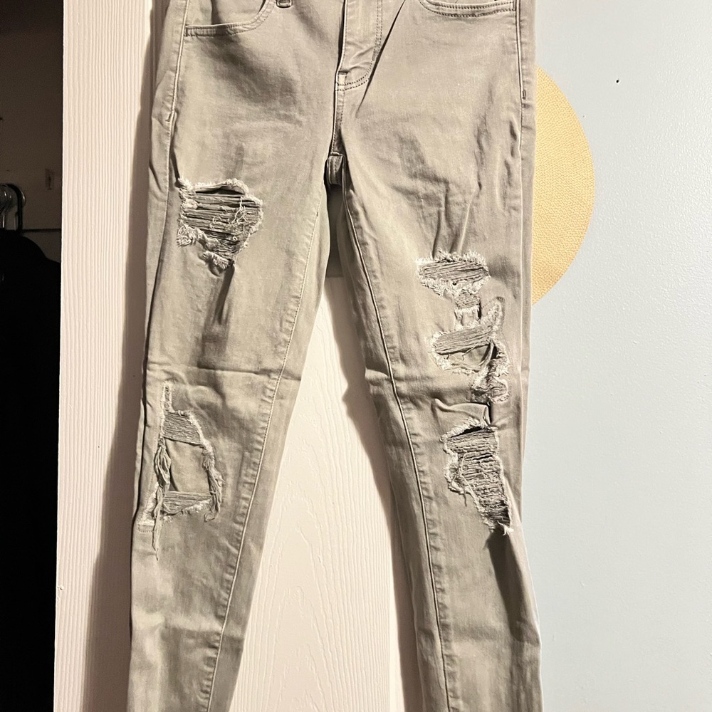 Stylish Gray Distressed Women's Jeans